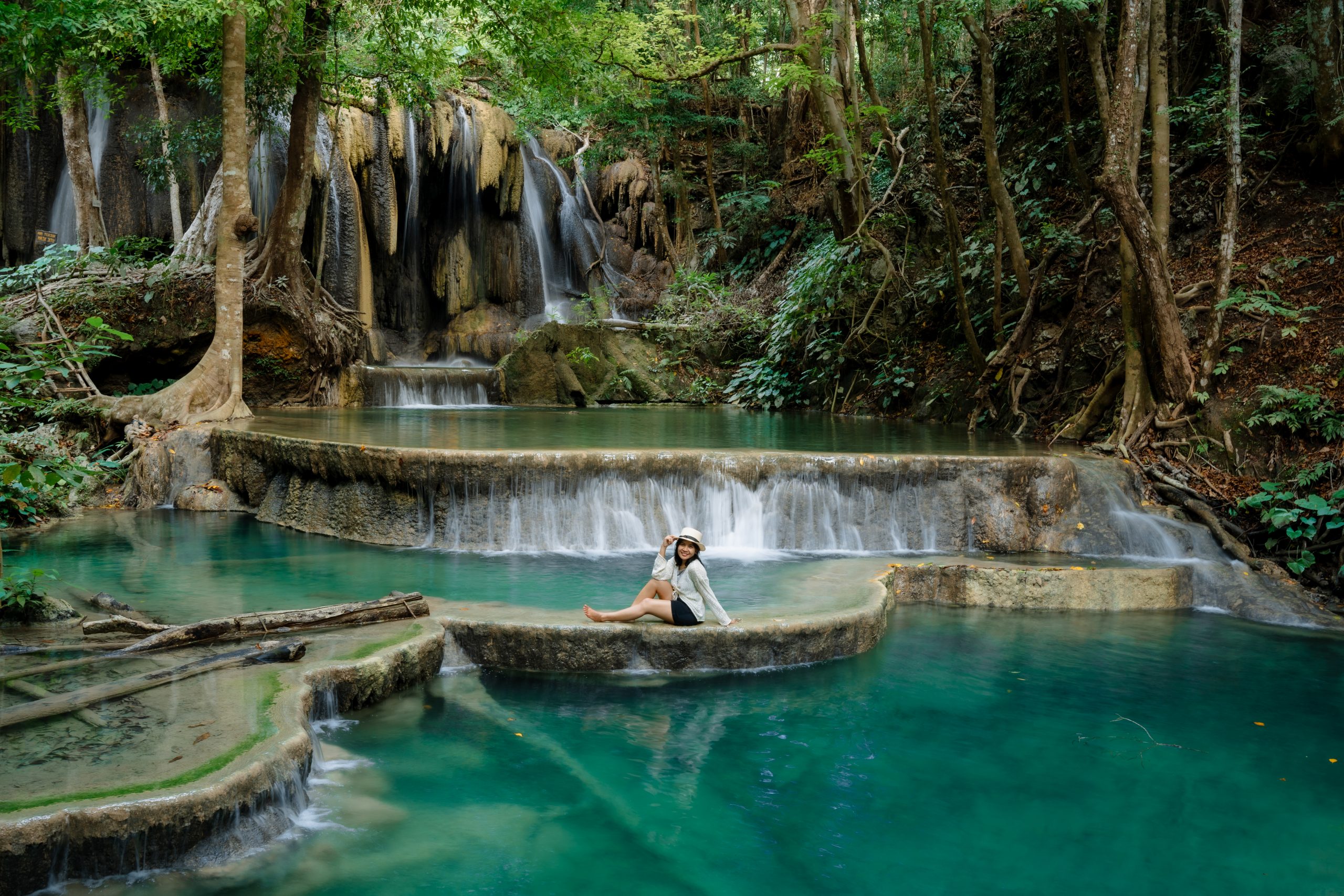 Air Terjun Mata Jitu : Permata Tersembunyi Pulau Moyo yang Mendunia